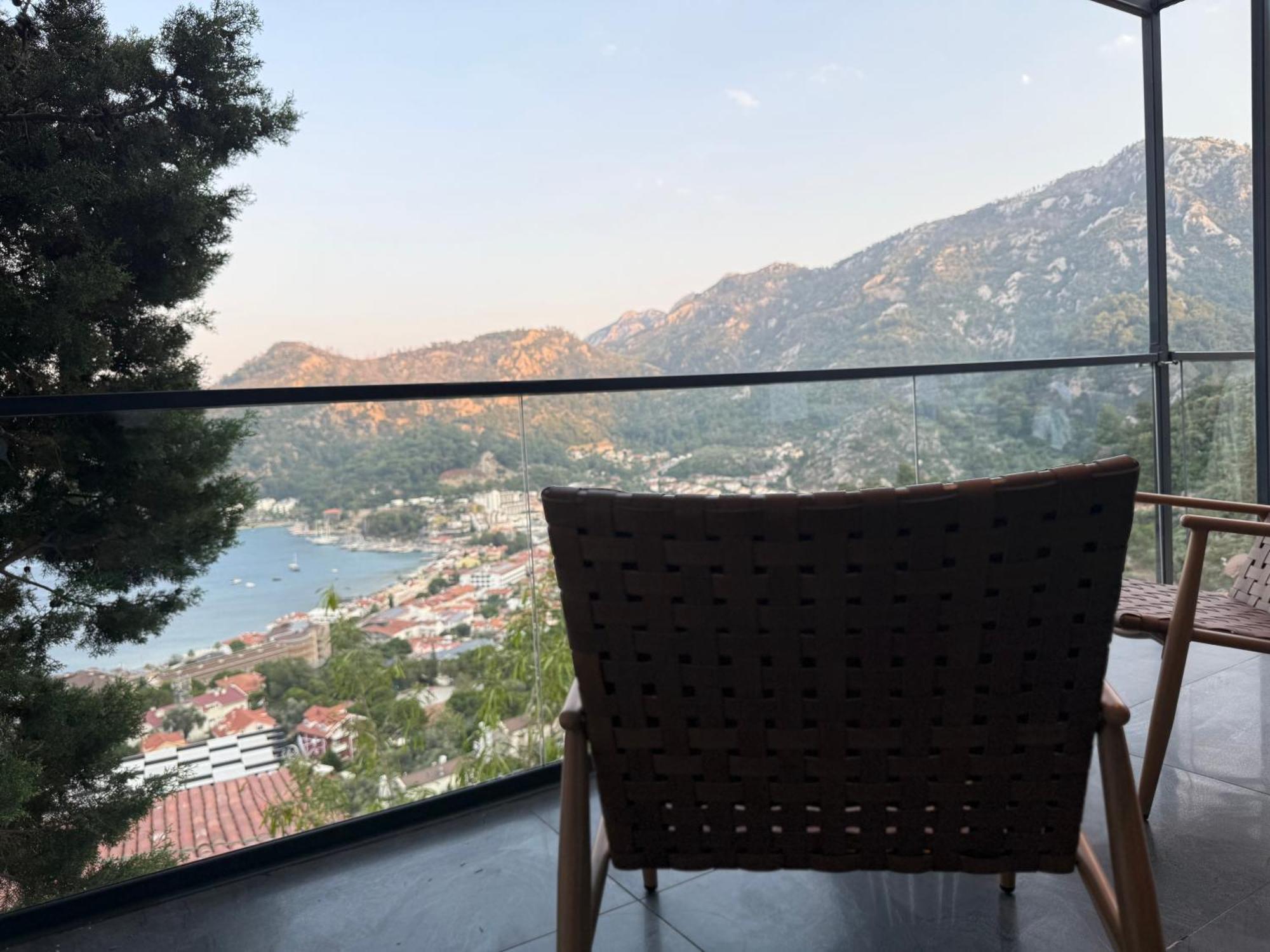 Mavinin Ve Yeşilin Dansı * Marmaris
